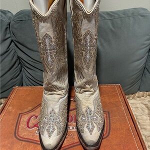 Embellished Silver Corral Boots. Very stylish. Great for a wedding! SZ 7. $169